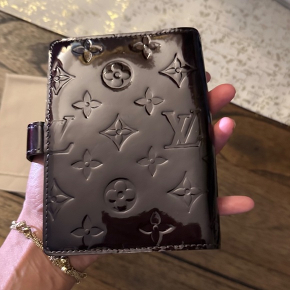 LV Vernis Agenda/Passport w/Dust Bag PM - Picture 4 of 9